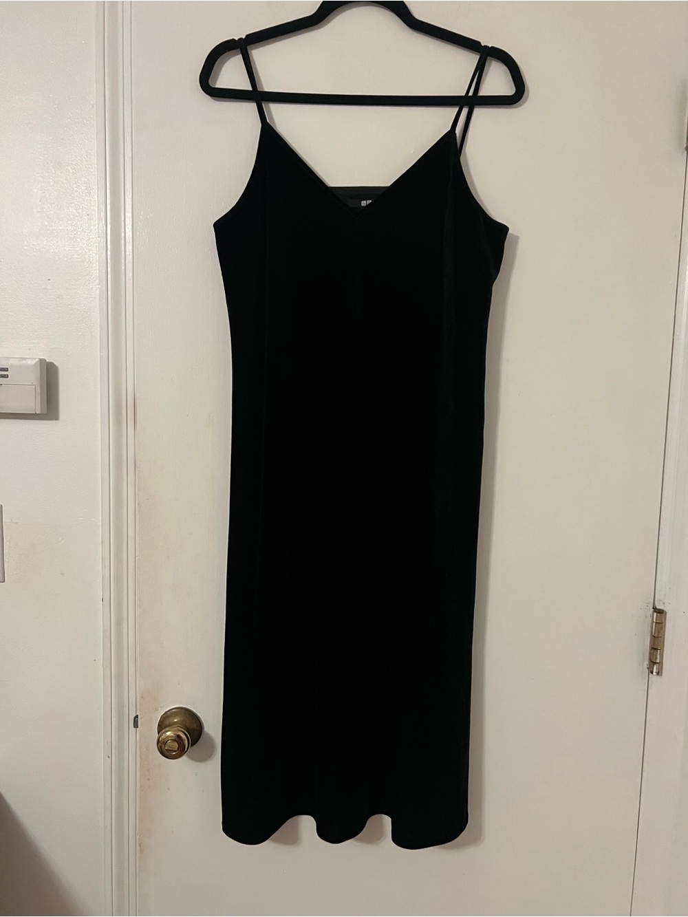 UNIQLO Black Velvet Velour Camisole Midi Slip 90’s style Size S (AA107)